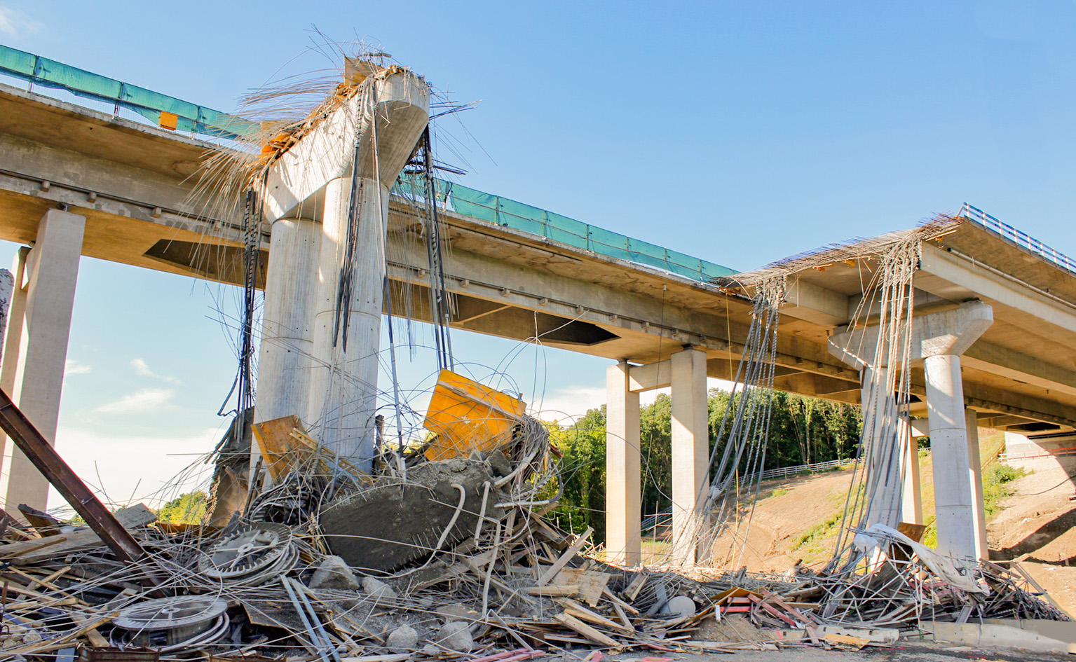 Einsatzlage: Brücke eingestürzt