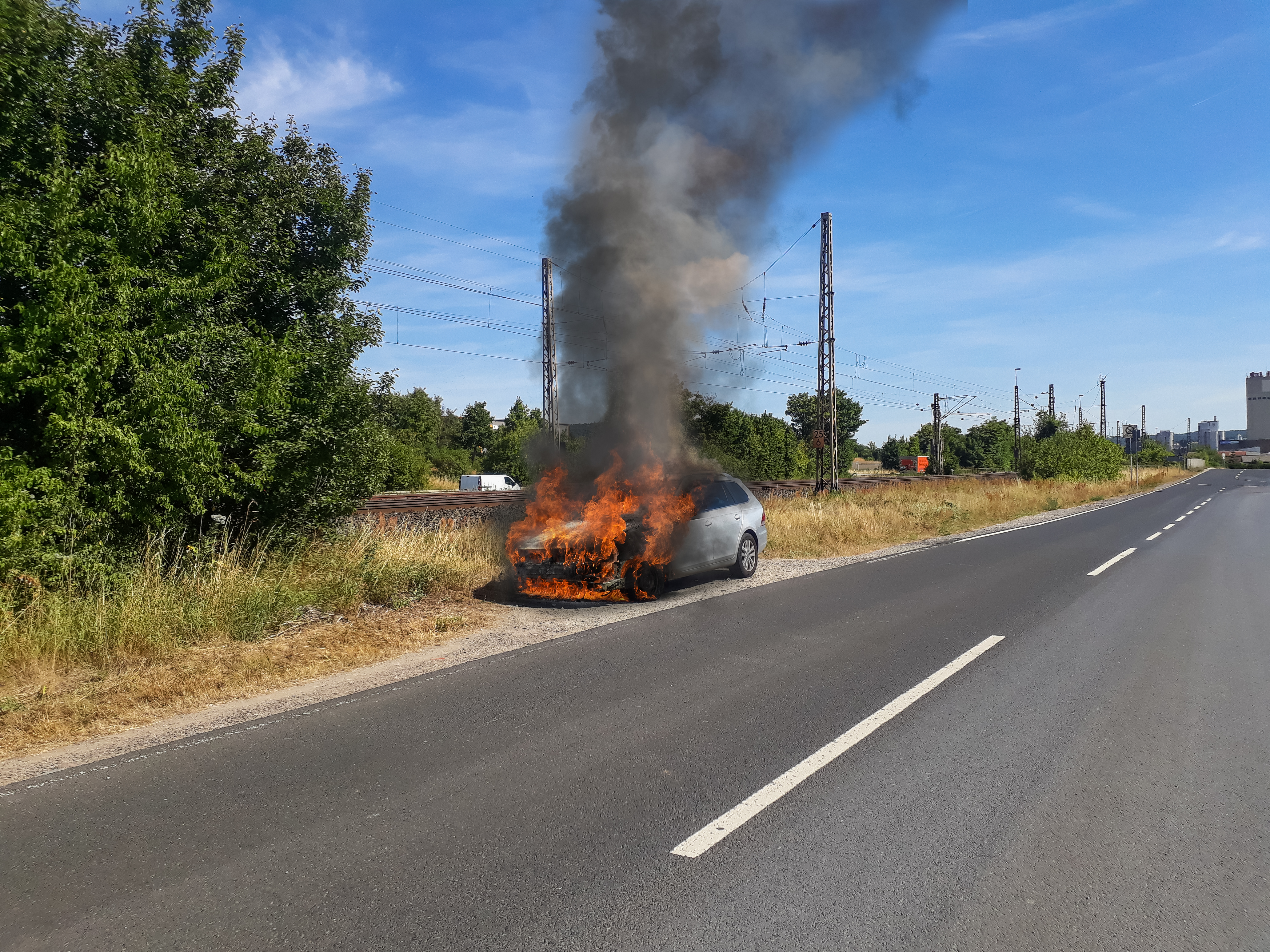 Einsatzlage: PKW-Brand Bahnlinie